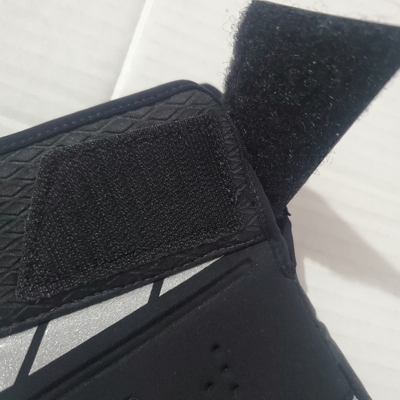 Under Armour Black and Gray Combat Football Gloves Padded Soft Inserts Sz XXL - Picture 5 of 11